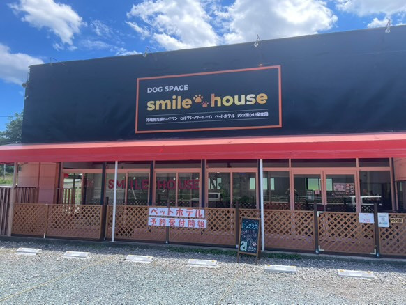 DOGSPACE SMILEHOUSE